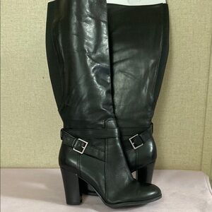Sophisticated Black Heeled Boots with Chunky Heel